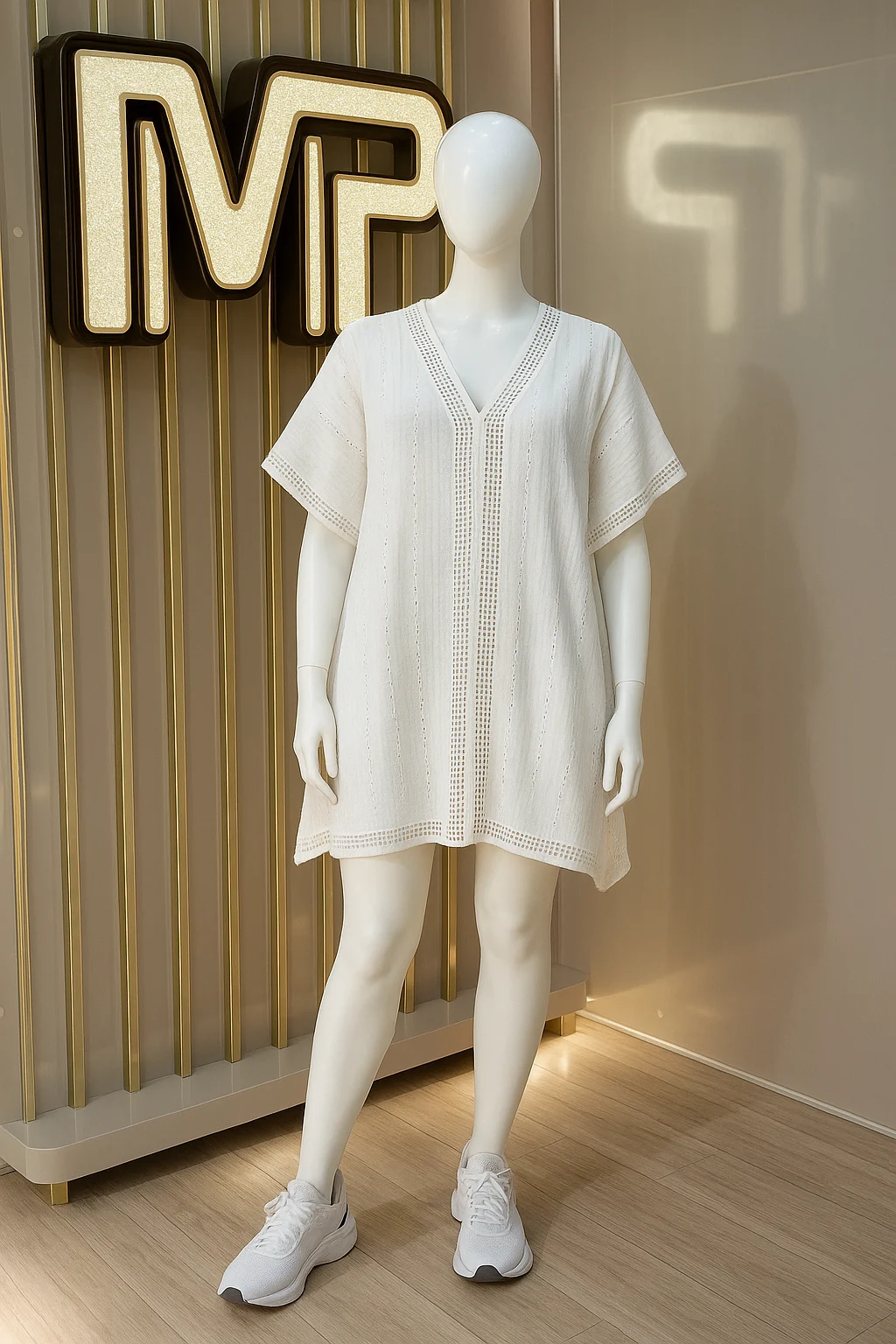 لباس ساحلی با جزئیات بزرگ راه راه لباس ساحلی با جزئیات بزرگ راه راه