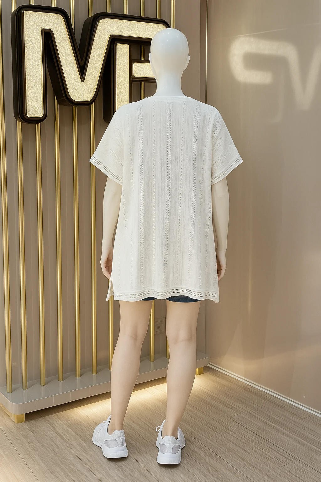 لباس ساحلی با جزئیات بزرگ راه راه لباس ساحلی با جزئیات بزرگ راه راه